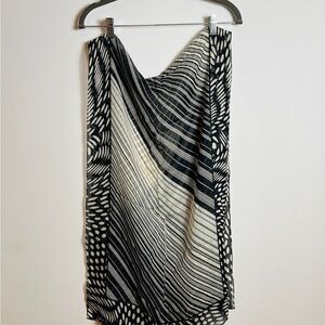 Les Copains Larioseta Black and White Wrap Scarf